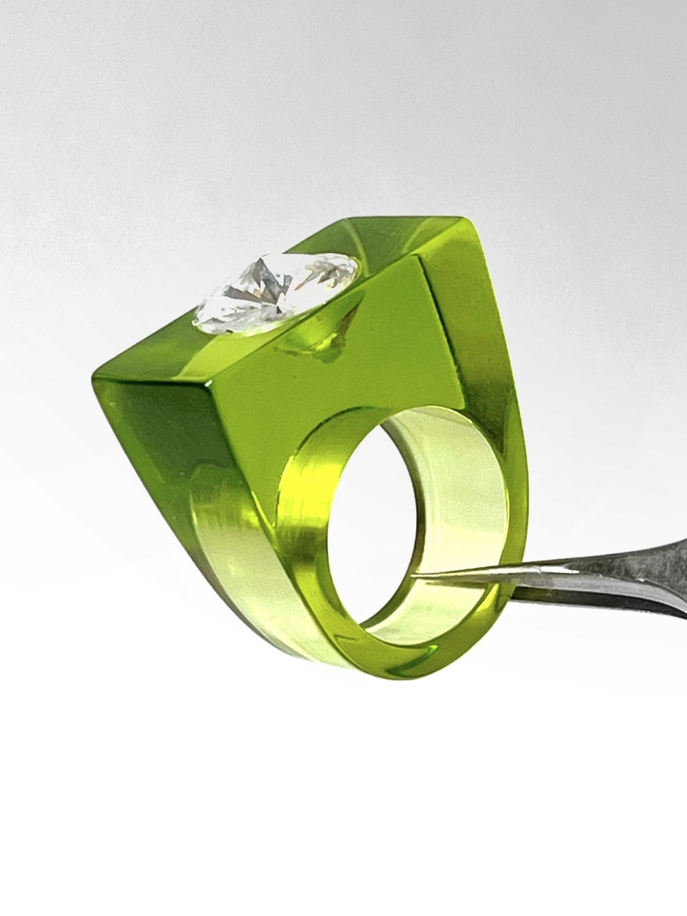 Vintage Size 7 Lucite Ring Chunky High Rectangular Rhinestone Grass Kiwi Green